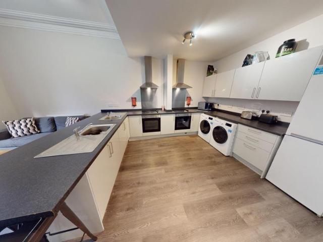 12 Waterloo Road, NG7 4AU 10 bed semi detached house to rent £6,457 pcm £1,490 pw