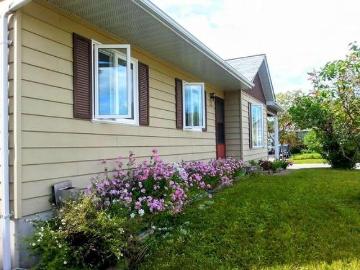 Thunder Bay, Ontario - Garden, Deck, Parking