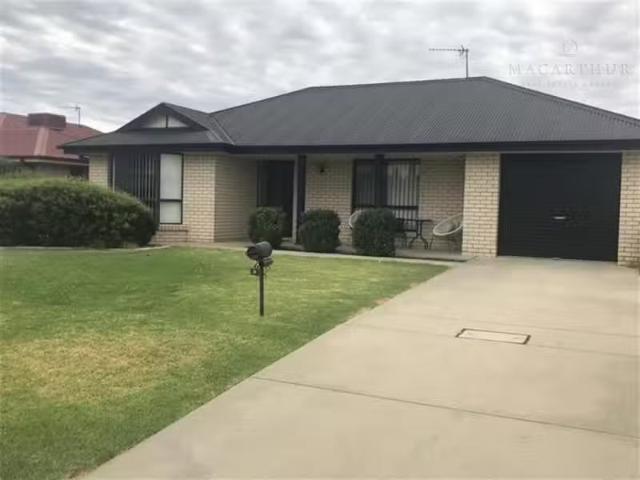 12 Womboin Crescent, Glenfield Park House for rent Listed by.