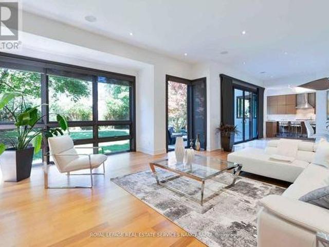 12 York Road, Toronto, ON, M2L 1H5 Luxury House for sale | Listing ID C13647 | Royal LePage Carriage Trade Luxury Properties