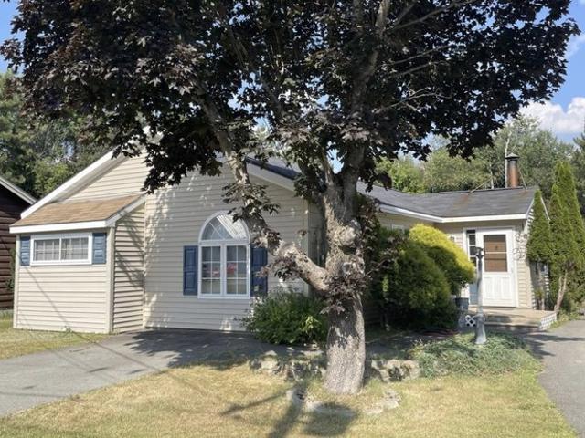 12 York St, Solon, ME 04979