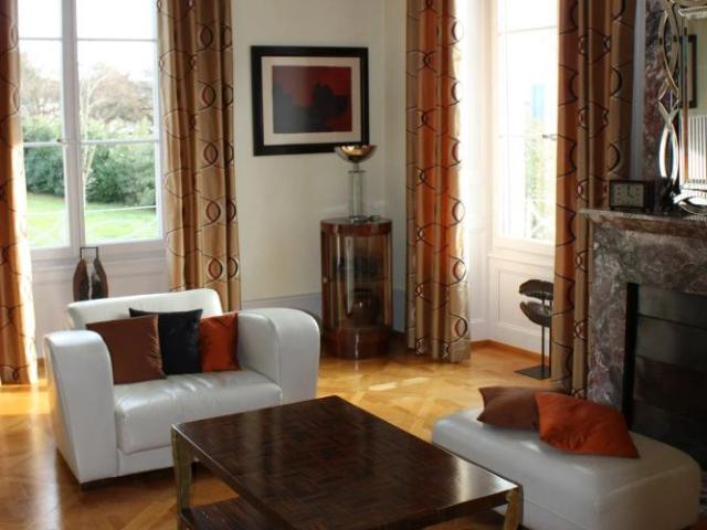 12 Zimmer, 410 m², EG