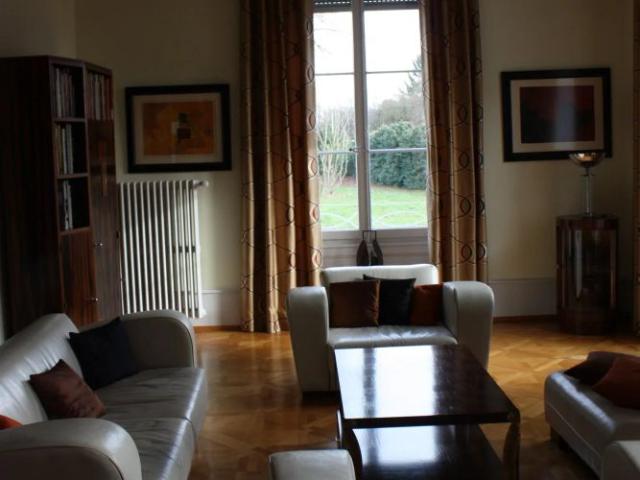 12 Zimmer, 410 m², EG