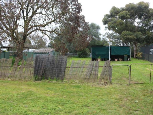 1/2 ACRE BUILDING BLOCK WITH PLENTY OF ROOM FOR THE PETS