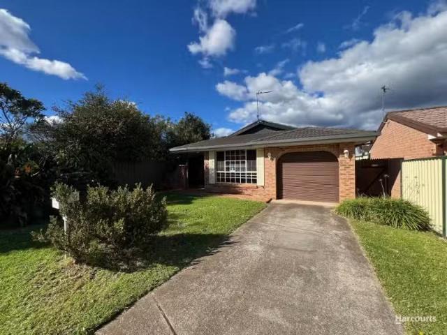 12 Alyan Place, St Helens Park House for rent Listed by Campb.