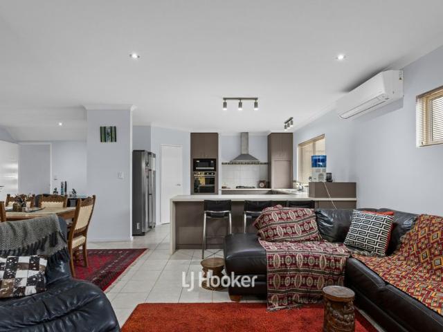 12 Ambrose Green, Pelican Point WA