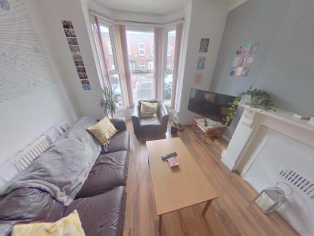 12 Ashville Terrace, Hyde Park, Leeds. 4 bed terraced house to rent £2,357 pcm £544 pw