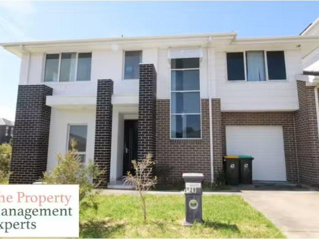 12 B Jones Street, Oran Park House for rent Listed by The Pro.