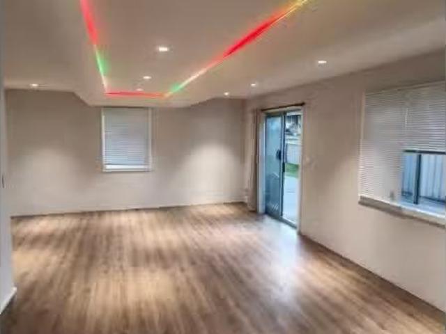 12 Barker Street, Cambridge Park House for rent Listed by Pro.