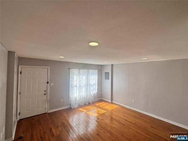 12 Bayview Avenue 1, Jersey City, US, NJ