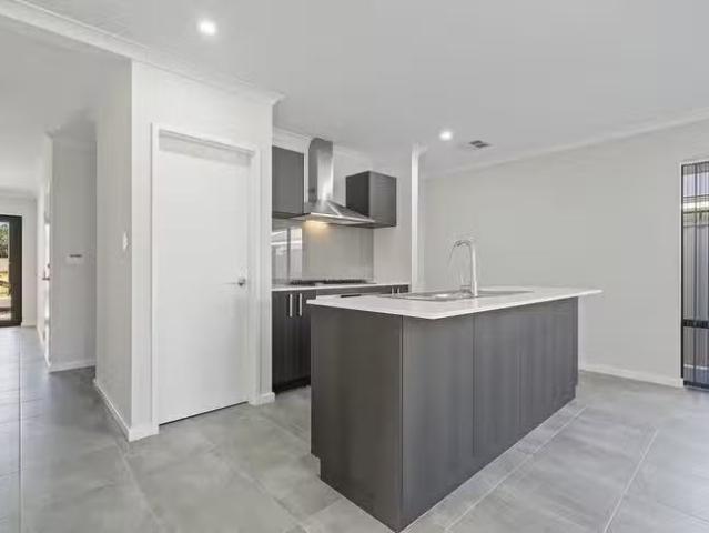 12 Benderson Road, Champion Lakes, WA 6111