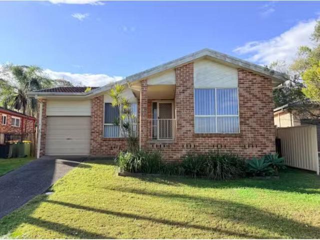 12 Benkari Ave, Kariong House for rent Listed by Emma Moore o.