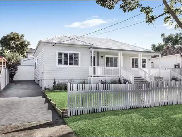 12 Beale Crescent, Peakhurst House for rent Listed by Josiah.
