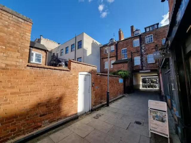 12 bedroom apartment for rent in 39B&C Warwick Street, Leaming.