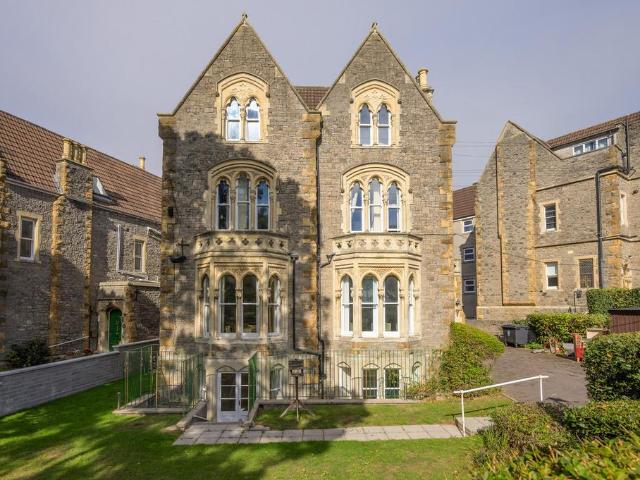 12 bedroom detached house for sale