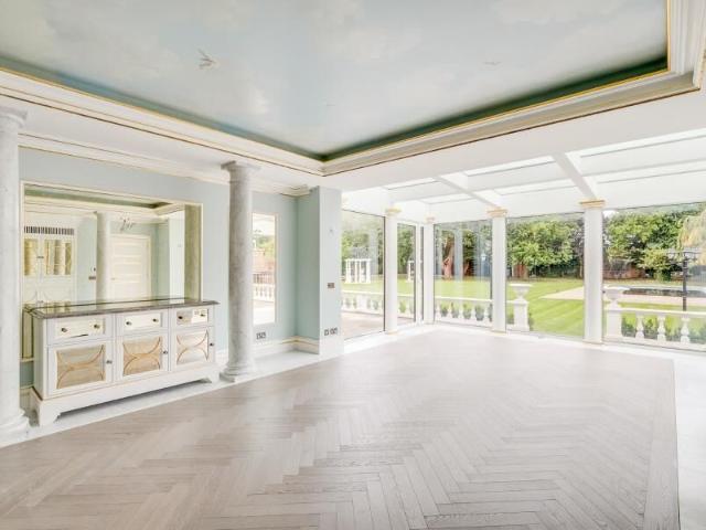 12 Bedroom Detached House To Let