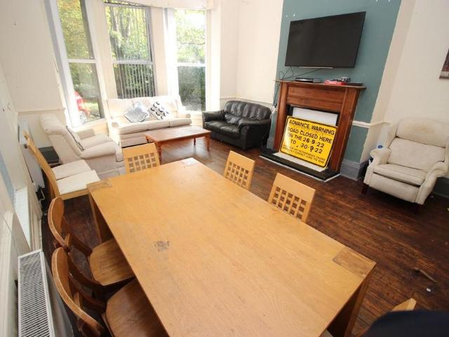 12 bedroom detached house to rent