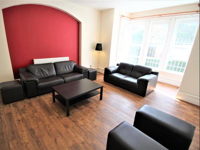 12 bedroom detached house to rent