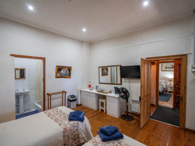 12 Bedroom House For Sale in Oatlands