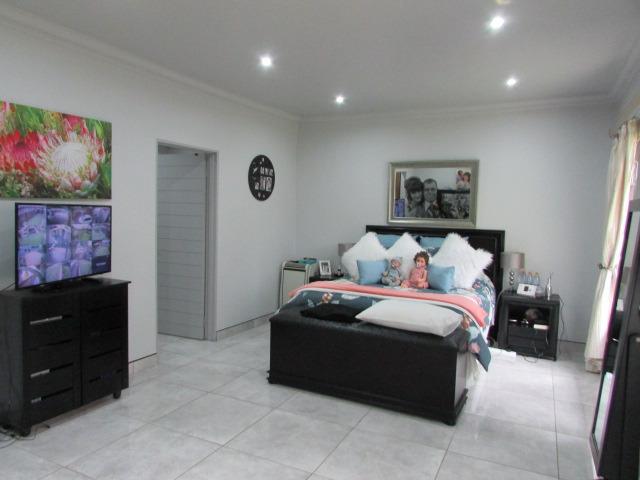 12 Bedroom House For Sale in Kenleaf