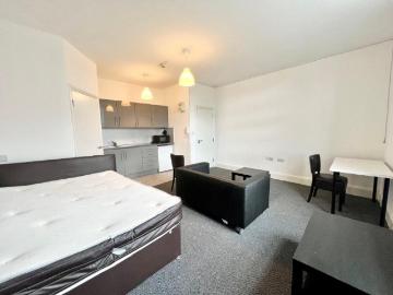 12 bedroom House share To Let