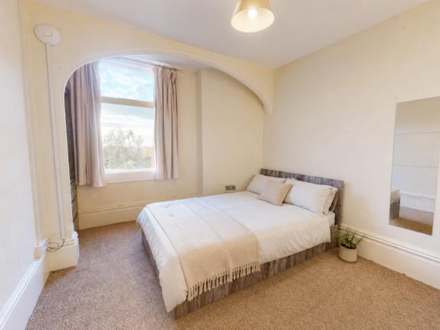 12 bedroom house to rent