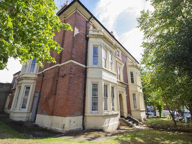 12 bedroom semi detached house to rent