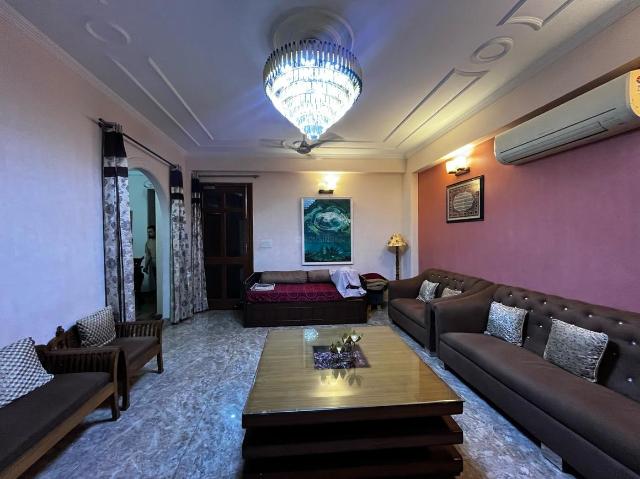 12 BHK Independent Builder Floor in Jamia Nagar for resale New Delhi. The reference number is 20622897