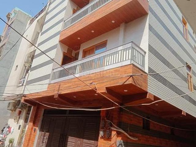 12 BHK Independent House in Dwarka Mor for resale New Delhi. The reference number is 21255178