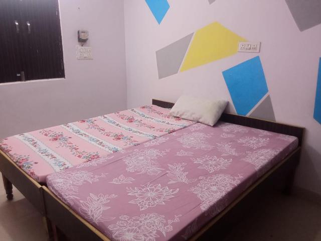 12 BHK Independent House in Sector 44 for rent Noida. The reference number is 19901191