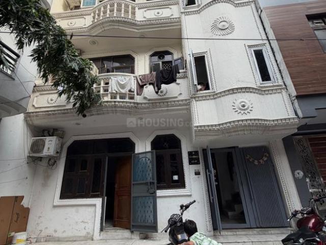 12 BHK Independent House in Sector 6 Rohini for resale New Delhi. The reference number is 21332380