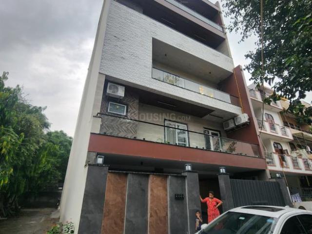 12 BHK Independent House in Paschim Vihar for resale New Delhi. The reference number is 18063938