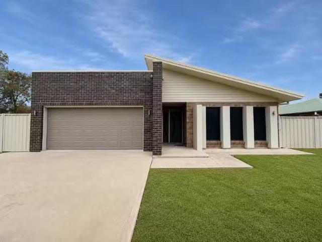 12 Bohenia Crescent, Moree House for rent Listed by Marygold.
