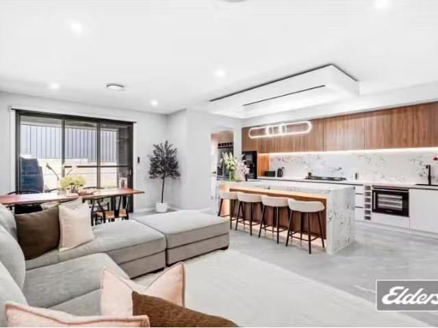 12 Borealis Way, Box Hill House for rent Listed by Mona Sen of