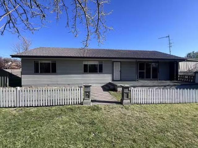 12 Buffalo Crescent North, Goulburn, NSW 2580