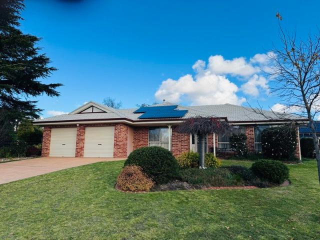 12 Caleula Cres, Orange NSW 2800
