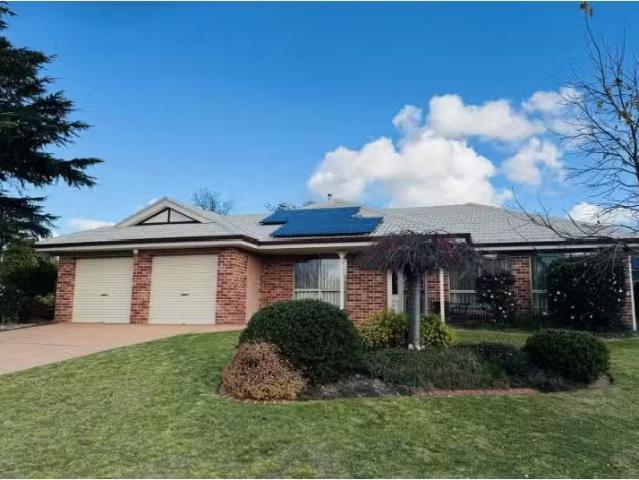 12 Caleula Crescent, Orange House for rent Listed by Jane Coo.
