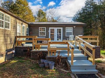 12 Chickasaw Cove