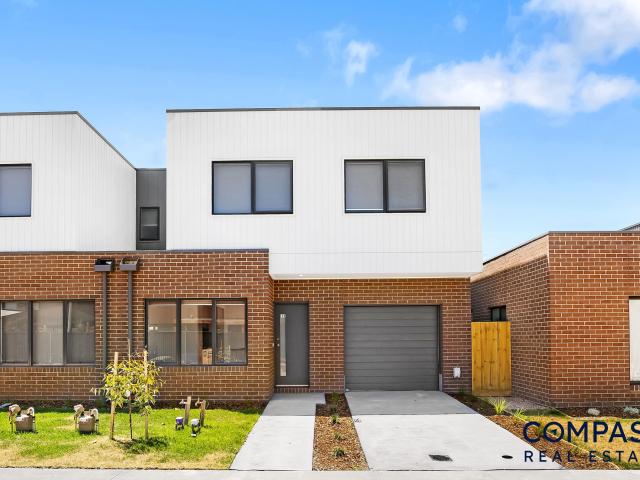 12 Cinnamon Drive, Cranbourne East VIC 3977 Townhouse For Rent | Domain