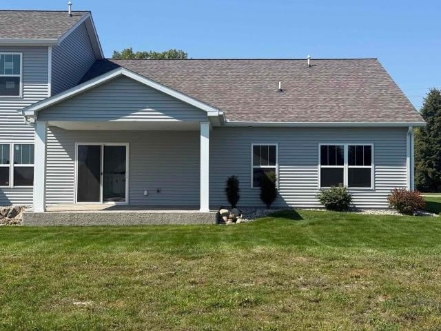 12 Cove Dr, Bay City, MI