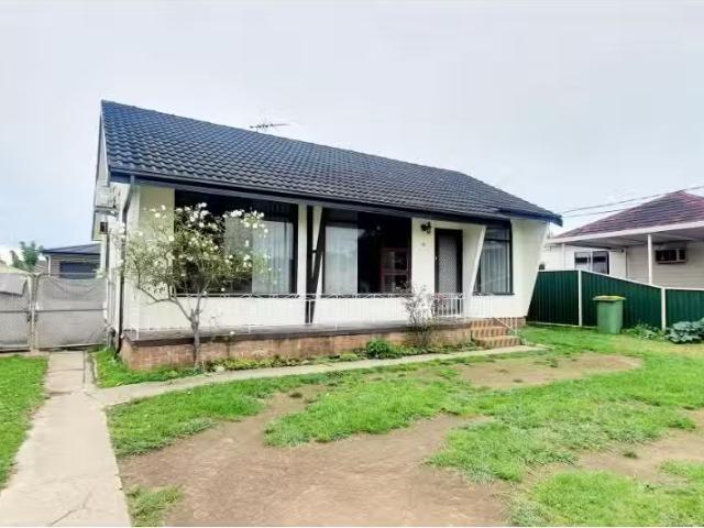 12 Crosby Crescent, Fairfield House for rent Listed by Martee.