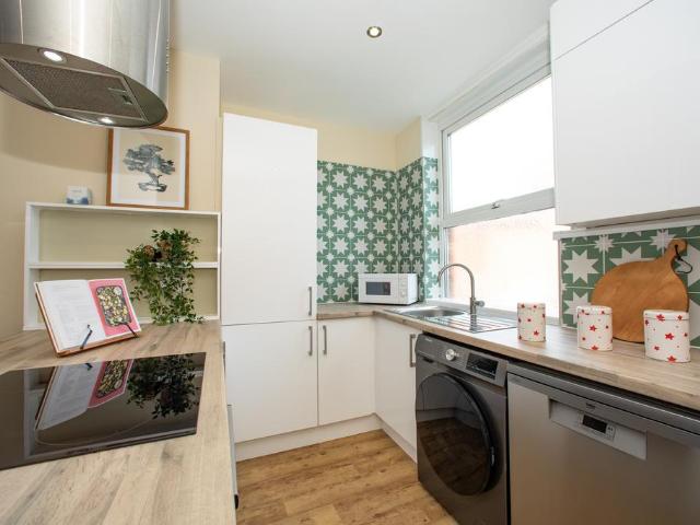 12 Cross Woodstock Street, Woodhouse. 3 bed apartment to rent £1,924 pcm £444 pw