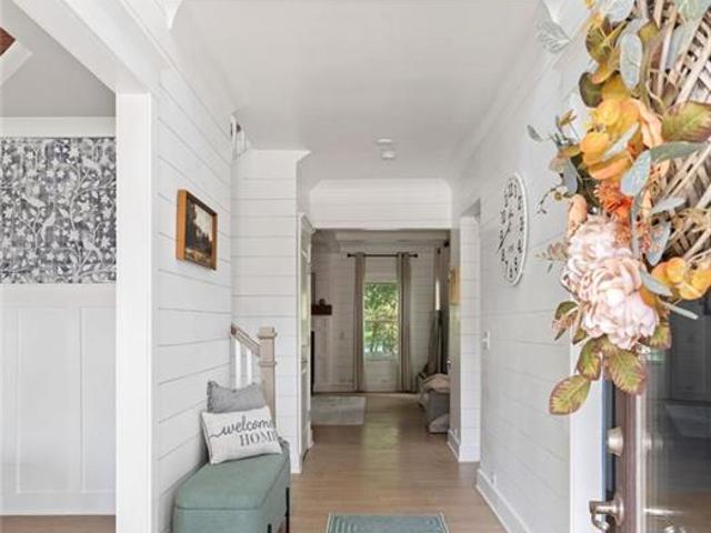 12 Creekview Drive SE