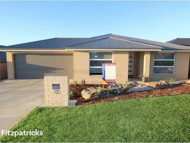 12 Darcy Drive, Boorooma House for rent Listed by Rental Depa.