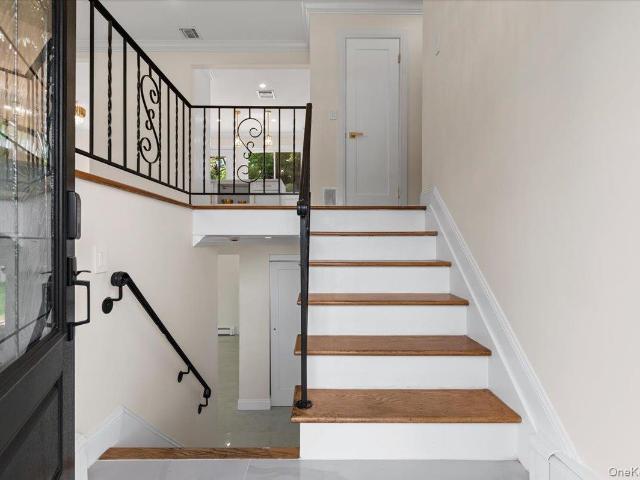 12 Deans Lane
