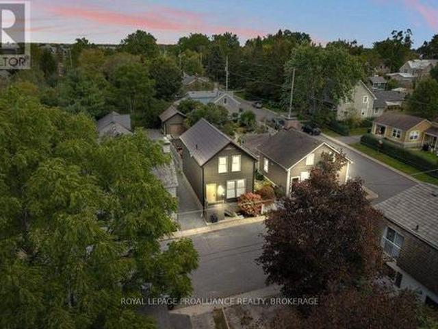 12 Drummond Street, Kingston. East Incl Barret Crt, ON, K7K 5S1 house for sale | Listing ID X13797 | Royal LePage