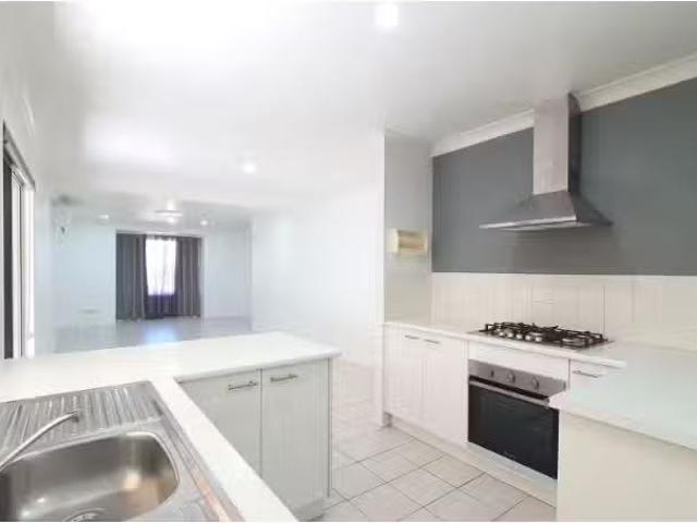 12 Dublin Street, GLENDENNING House for rent Listed by Sallya.