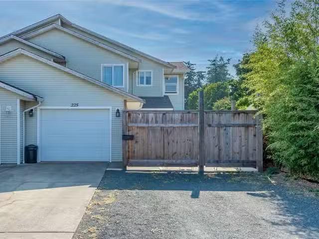 1/2 Duplex for sale in Campbell River, 225 Larwood Rd, 1028801