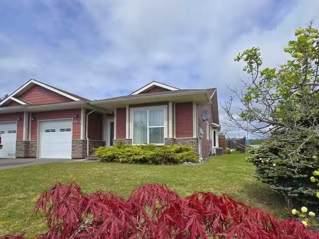 1/2 Duplex for sale in Terrace, Terrace, 1 5102 Jolliffe Avenu.