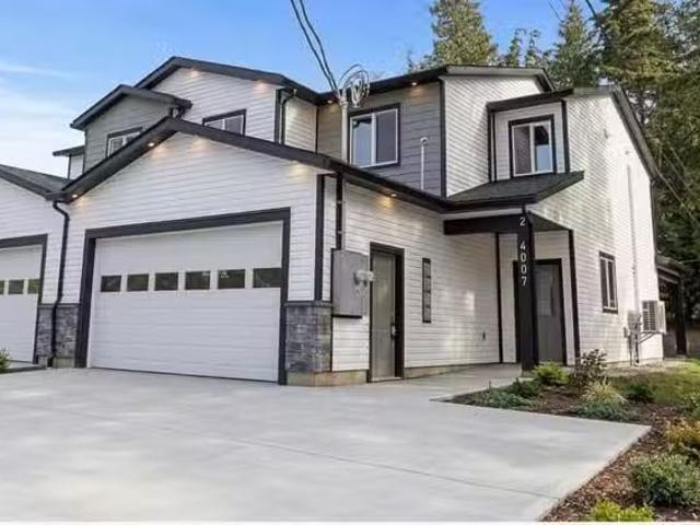 1/2 Duplex for sale in Terrace, Terrace, 2 4007 Benner Street.